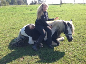 Chantal auf Ihrem Lieblingspferd